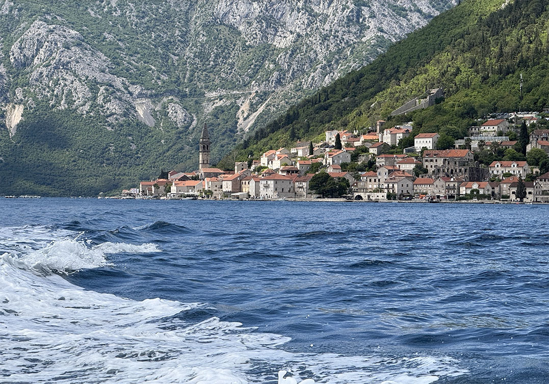 Private vs. Group Boat Tour: Which One Is Right for You?